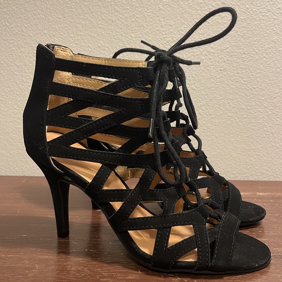 Report Women’s High Heels - Picture 3 of 11